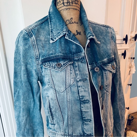 FOREVER 21 Light Blue Jean Jacket. All Cotton. Jeans Jacket - Picture 5 of 15